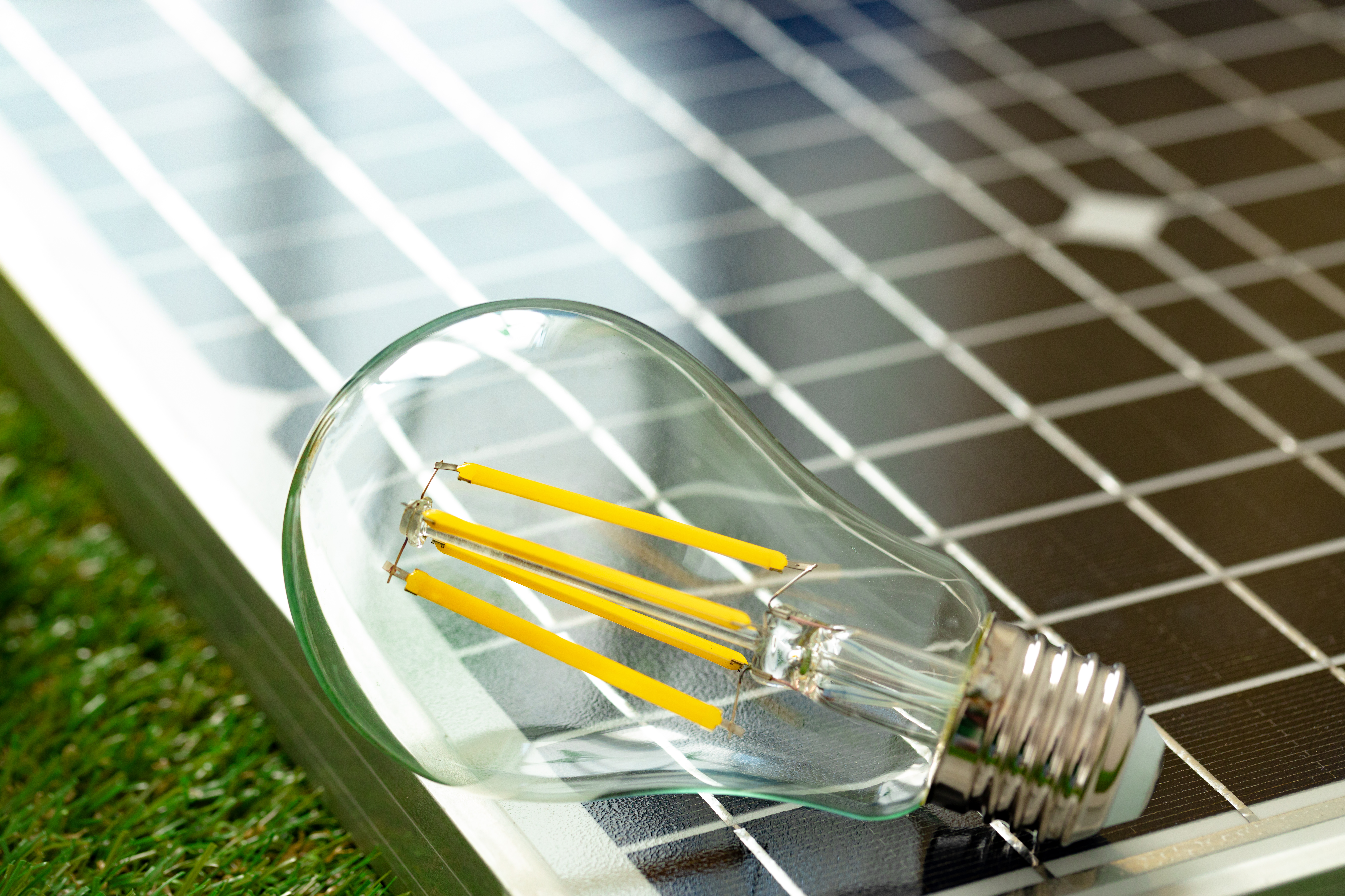Comparativo entre energia solar e energia elétrica